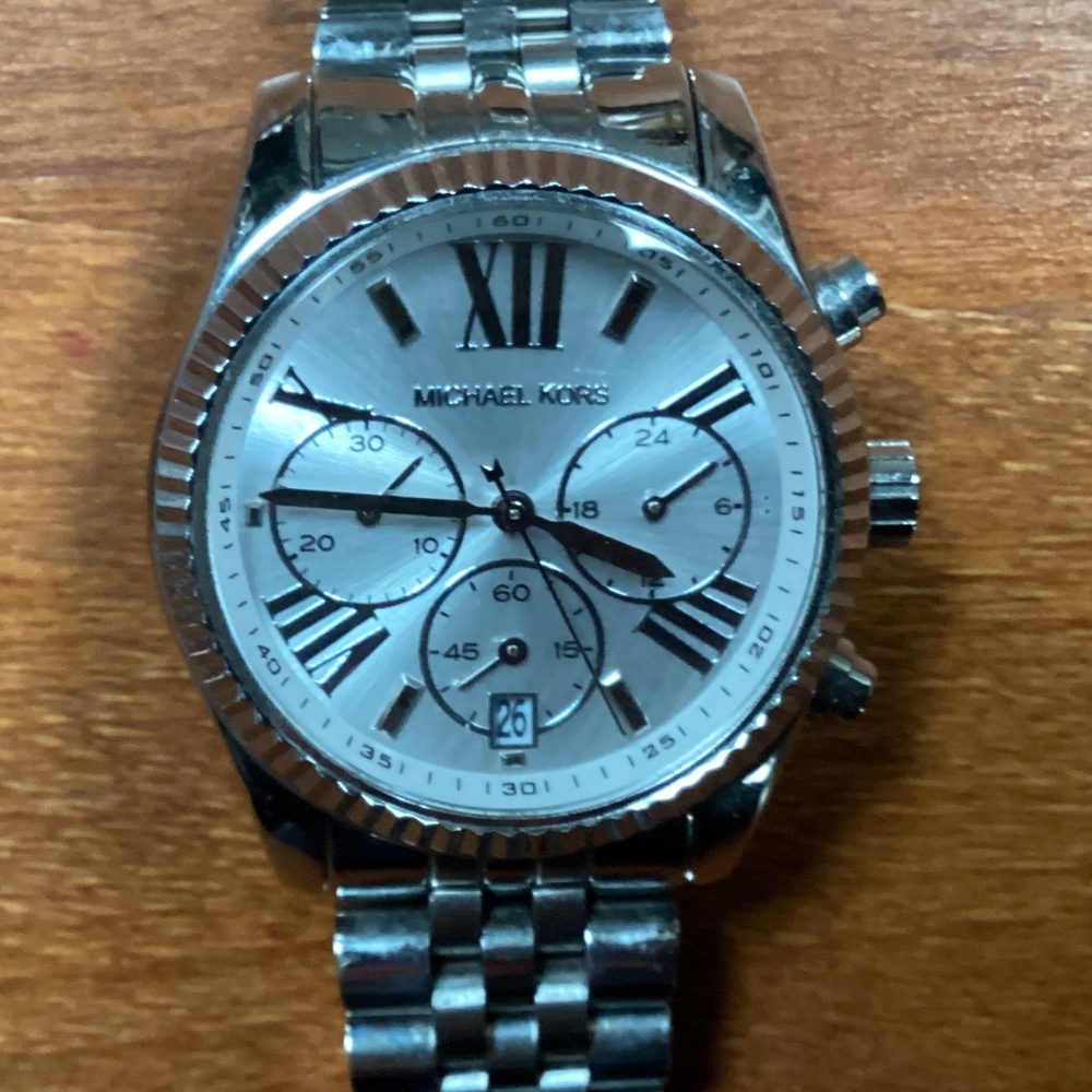 Michael Kors Lexington Silver-tone Women’s Watch MK-5555